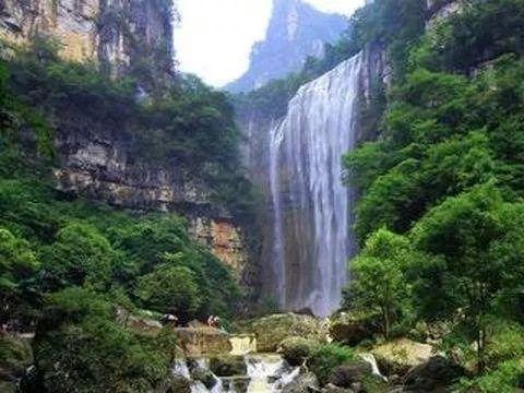夏日时尚的爱丽